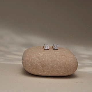 How To Clean Diamond Solitaire Earrings Safely: Complete Care Guide