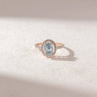 Which Hand For An Engagement Ring? Traditions, Meaning & Modern Style