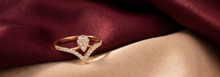 A Réia yellow gold engagement ring with a round lab-grown diamond on a pavé diamond band, resting on beige fabric.