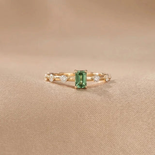 Green Centre Elegance diamond Ring