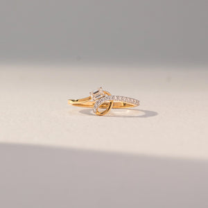 Emerald Curve Spark Diamond Ring