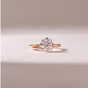 Dazzling Round Cut Diamond Luxury Ring