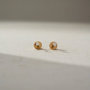 Chic Diamond Solitaire Stud Earring