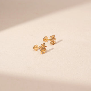 Side view of Sunburst Diamond Stud Earrings in 18KT Yellow Gold, featuring round lab-grown diamonds and gold rays.