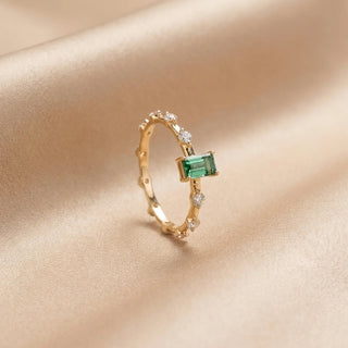 Green Centre Elegance diamond Ring