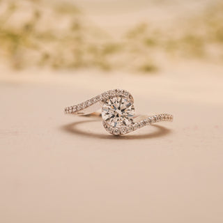 Front view of the Twilight Embrace Diamond Vow Ring by Reia, showcasing a 1-carat round-cut EF-VVS lab-grown diamond set in flowing pave bands.