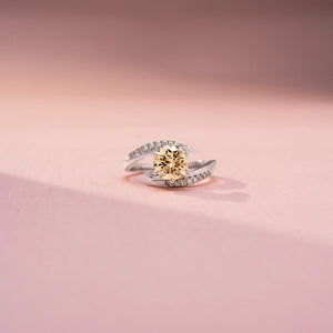 Luxurious Golden Crystal Beauty Ring