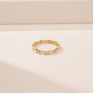Top view of a 14KT Yellow Gold diamond band with alternating round and oval diamonds in a linked design.