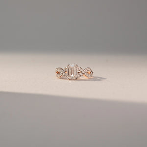 Emerald Knot Spark Diamond Ring