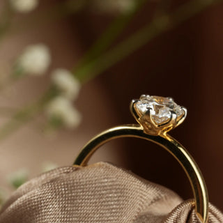 https://reia.diamonds/cdn/shop/files/ALS_RNG_733_4_91753a2d-14e1-41dc-a7ed-2a73298e30aa.webp?v=1729844286&width=320