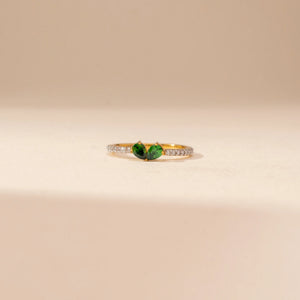 Elegant Emerald Duo Diamond Ring