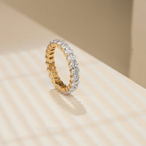 Lustrous Loop Classic Diamond Ring