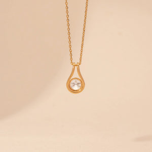 Graceful Round Frame Diamond Necklace