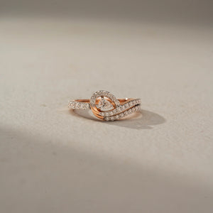 Sparkling Knot Crystal Gold Ring