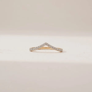 Elegant Gold Chevron Diamond Band