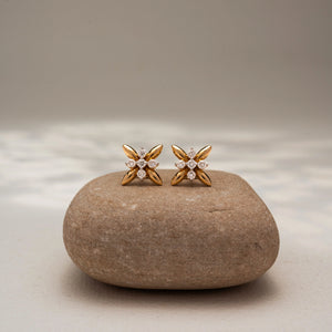 Sparkling Floral Star Stud Earring