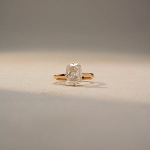 Graceful Solitaire Spark Accent Ring