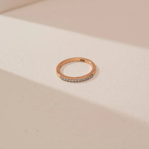 Minimal Rose Diamond Everyday Ring
