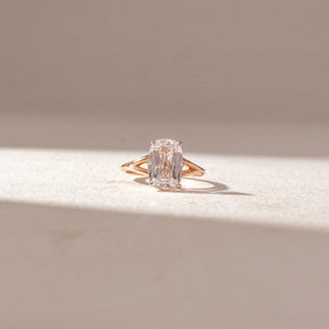 Grand Vertical Spark diamond Ring
