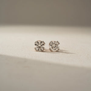 Dazzling Round Diamond Stud Earring