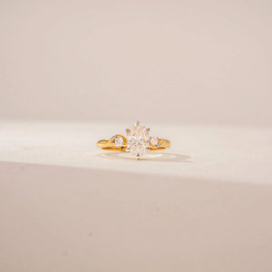 Oval Centre Classic Diamond Ring