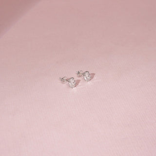Side view of a 14KT White Gold diamond stud earring, featuring an oval centre diamond and prong setting.