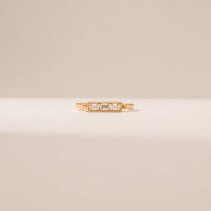 Movable Bar Emerald Diamond Ring