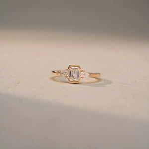 Dazzling Solitaire Glow Design Ring