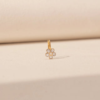 Front view of Floral Diamond Nosepin in 14KT Yellow Gold, featuring a round centre diamond surrounded by five round diamonds.