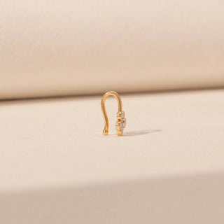 Angled view of Floral Diamond Nosepin in 14KT Yellow Gold, featuring a round centre diamond surrounded by five round diamonds.