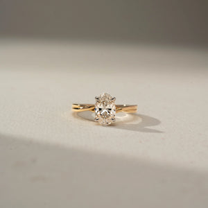 Chic Oval Diamond Fashion Ring