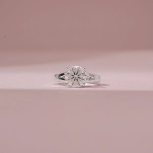 Elegant Split Shoulder Diamond Ring