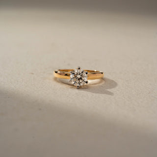 Elegant Round Cut Bridal Ring